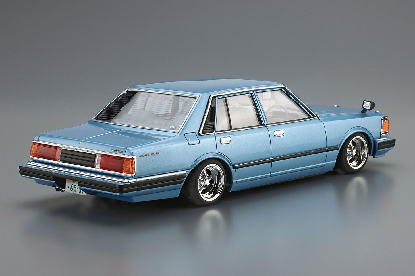 Aoshima 063088 Nissan 430 Cedric Sedan 1/24