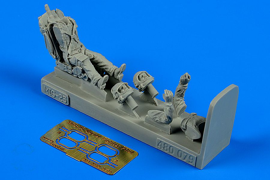Aerobonus 480 079 1/48 Soviet fighter pilot with ejection seat for Mikoyan MiG-25 - SGS Model Store
