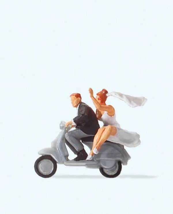 Preiser 28150 H0 Scale Wedding Couple On Vespa Model Railway Figure